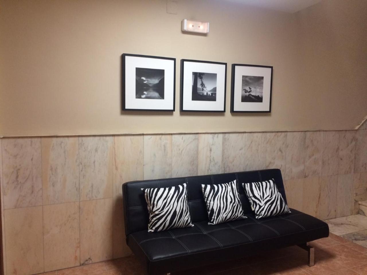 Hostal El Rocio Paracuellos de Jarama Buitenkant foto
